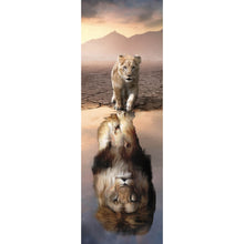Lade das Bild in den Galerie-Viewer, Aluminiumbild Kleiner Löwe Motivation Panorama Hoch
