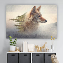 Lade das Bild in den Galerie-Viewer, Aluminiumbild gebürstet Kojote und Kiefernwald Querformat
