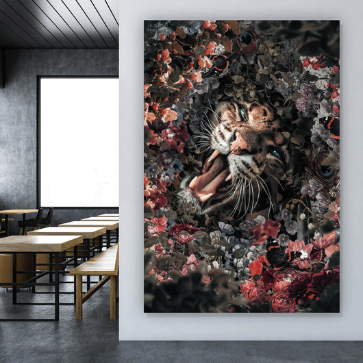 Aluminiumbild Leopard im Blütenmeer Hochformat