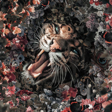 Lade das Bild in den Galerie-Viewer, Leinwandbild Leopard im Blütenmeer Quadrat
