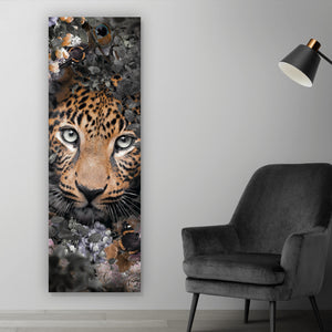 Poster Leopard im Blütenwald Panorama Hoch