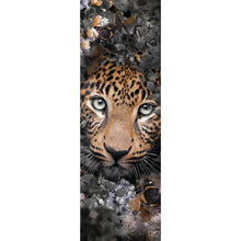 Lade das Bild in den Galerie-Viewer, Spannrahmenbild Leopard im Blütenwald Panorama Hoch
