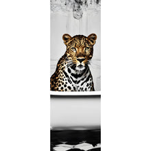 Lade das Bild in den Galerie-Viewer, Aluminiumbild gebürstet Leopard in der Badewanne Modern Art Panorama Hoch
