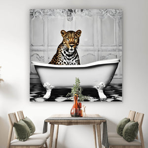 Aluminiumbild Leopard in der Badewanne Modern Art Quadrat