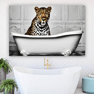 Aluminiumbild Leopard in der Badewanne Modern Art Querformat