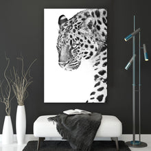 Lade das Bild in den Galerie-Viewer, Leinwandbild Leopard auf Weiß Hochformat
