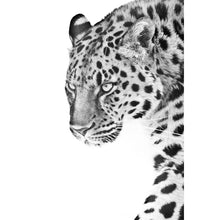 Lade das Bild in den Galerie-Viewer, Leinwandbild Leopard auf Weiß Hochformat
