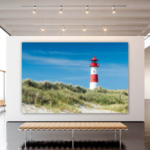 Lade das Bild in den Galerie-Viewer, Aluminiumbild gebürstet Leuchtturm auf Düne Querformat

