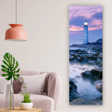 Lade das Bild in den Galerie-Viewer, Poster Leuchtturm mit lila Wolken Panorama Hoch
