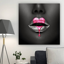 Lade das Bild in den Galerie-Viewer, Leinwandbild Lippen Herzform Quadrat
