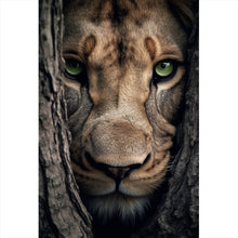 Lade das Bild in den Galerie-Viewer, Spannrahmenbild Löwe hinter einem Baum Hochformat
