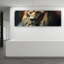 Lade das Bild in den Galerie-Viewer, Aluminiumbild gebürstet Löwe im Anzug Digital Art Panorama
