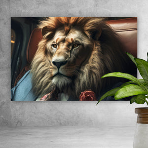 Acrylglasbild Löwe im Anzug Digital Art Querformat