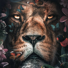 Lade das Bild in den Galerie-Viewer, Spannrahmenbild Löwe im Paradies des Dschungels Quadrat
