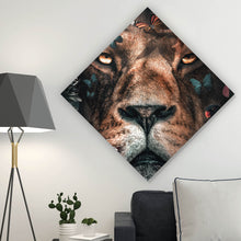 Lade das Bild in den Galerie-Viewer, Aluminiumbild gebürstet Löwe im Paradies des Dschungels Raute

