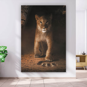 Acrylglasbild Löwe mit Pfotenabdruck Hochformat