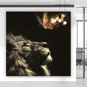 Acrylglasbild Löwe mit Schmetterling Quadrat