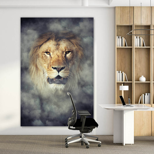 Poster Löwenkopf im Nebel Hochformat