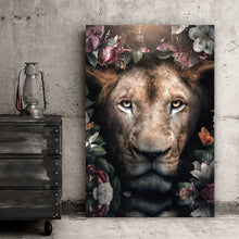 Lade das Bild in den Galerie-Viewer, Poster Löwin im Paradies des Dschungels Hochformat
