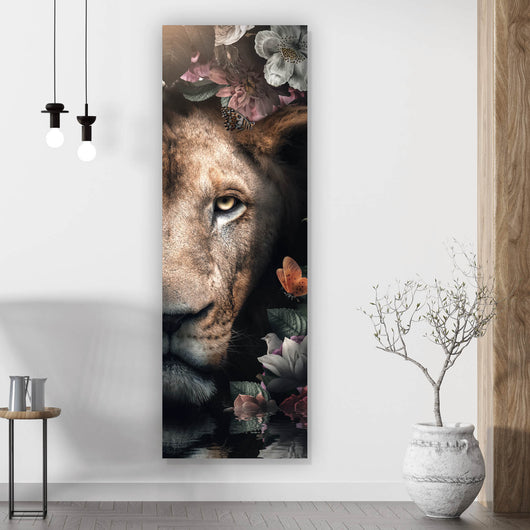 Poster Löwin im Paradies des Dschungels Panorama Hoch