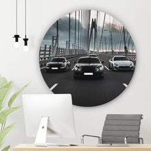 Lade das Bild in den Galerie-Viewer, Aluminiumbild Luxusautos in der Fahrt auf einer Brücke Kreis
