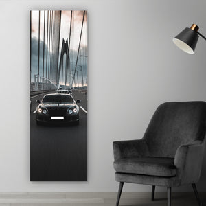 Poster Luxusautos in der Fahrt auf einer Brücke Panorama Hoch