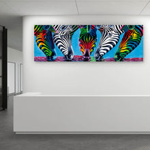 Lade das Bild in den Galerie-Viewer, Aluminiumbild gebürstet Malerei Bunte Zebras Panorama
