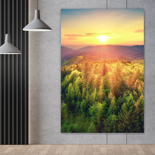 Aluminiumbild gebürstet Malerischer Sonnenuntergang über den Wäldern Hochformat