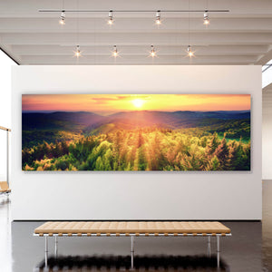 Aluminiumbild Malerischer Sonnenuntergang über den Wäldern Panorama