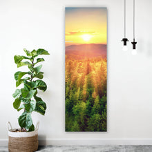 Lade das Bild in den Galerie-Viewer, Aluminiumbild Malerischer Sonnenuntergang über den Wäldern Panorama Hoch
