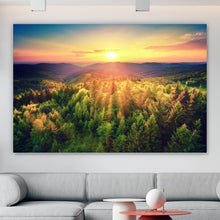 Lade das Bild in den Galerie-Viewer, Leinwandbild Malerischer Sonnenuntergang über den Wäldern Querformat
