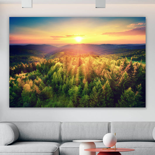 Aluminiumbild gebürstet Malerischer Sonnenuntergang über den Wäldern Querformat