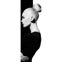 Lade das Bild in den Galerie-Viewer, Leinwandbild Mode Porträt in schwarz und weiß Panorama Hoch

