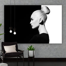 Lade das Bild in den Galerie-Viewer, Poster Mode Porträt in schwarz und weiß Querformat

