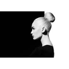 Lade das Bild in den Galerie-Viewer, Leinwandbild Mode Porträt in schwarz und weiß Querformat
