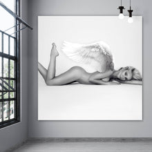 Lade das Bild in den Galerie-Viewer, Spannrahmenbild Nackte Frau mit Engelsflügeln Quadrat
