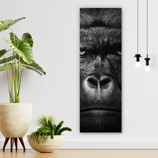 Leinwandbild Nahaufnahme Gorilla auf schwarzem Hintergrund Panorama Hoch