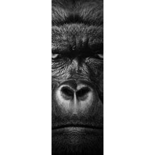 Lade das Bild in den Galerie-Viewer, Poster Nahaufnahme Gorilla auf schwarzem Hintergrund Panorama Hoch
