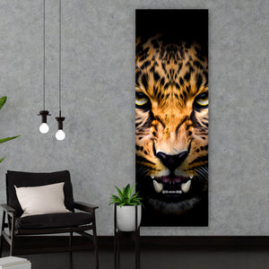 Aluminiumbild Portrait Leopard auf schwarzem Hintergrund Panorama Hoch