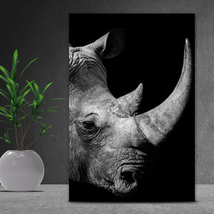 Aluminiumbild gebürstet Nashorn auf schwarzem Hintergrund Hochformat
