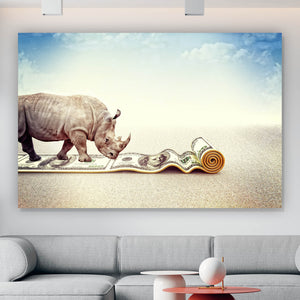 Leinwandbild Nashorn mit Geldschein Teppich Querformat