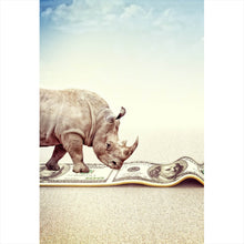 Lade das Bild in den Galerie-Viewer, Poster Nashorn mit Geldschein Teppich Hochformat
