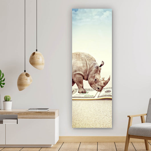 Poster Nashorn mit Geldschein Teppich Panorama Hoch