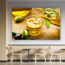 Lade das Bild in den Galerie-Viewer, Aluminiumbild gebürstet Natives Olivenöl Nahaufnahme Querformat
