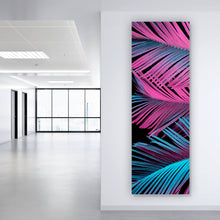 Lade das Bild in den Galerie-Viewer, Aluminiumbild gebürstet Neon Palmblätter Panorama Hoch
