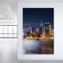 Lade das Bild in den Galerie-Viewer, Poster New York Skyline bei Nacht Hochformat
