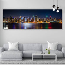 Lade das Bild in den Galerie-Viewer, Aluminiumbild gebürstet New York Skyline bei Nacht Panorama
