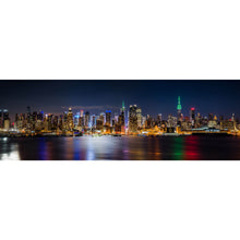 Lade das Bild in den Galerie-Viewer, Aluminiumbild New York Skyline bei Nacht Panorama
