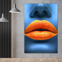 Lade das Bild in den Galerie-Viewer, Aluminiumbild gebürstet Orangene Lippen No.3 Hochformat
