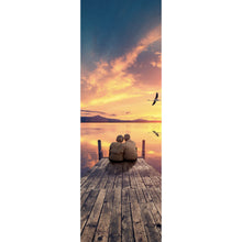 Lade das Bild in den Galerie-Viewer, Acrylglasbild Paar auf Holzsteg bei Sonnenuntergang Panorama Hoch
